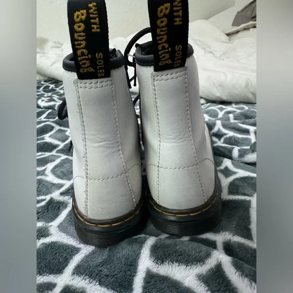 Dr martens boots.  Size 3 !!!  Hard to find size ! - Picture 5 of 9